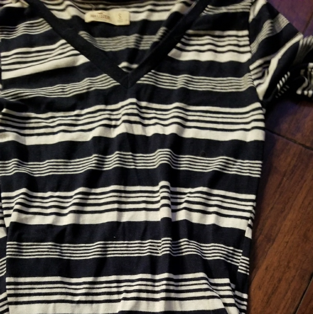 Like new v-neck Holister